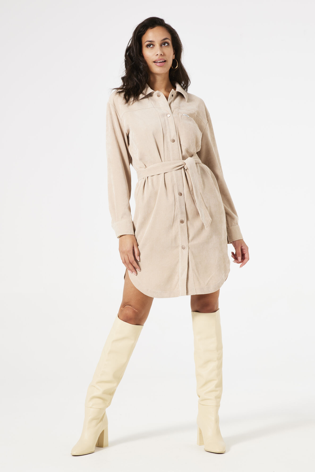 u40083-5875-onmodel-total-2000-1b418f13